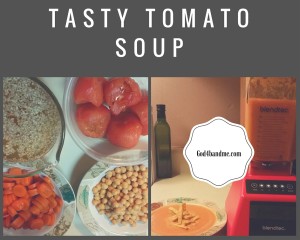 Tasty-Tomato-Soup-with-carrots