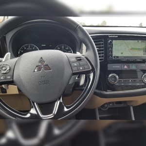 Color-multi-information-display-2016-Mitsubishi-Outlander